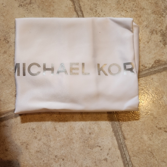 Michael Kors shopping tote Bag ~ color Berry - Picture 7 of 7